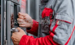 lắp đặt khoá vân tay hóc môn