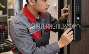 lắp đặt khoá vân tay quận 8