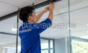 lắp đặt vách cửa kính quận 7 giá rẻ